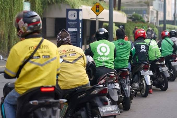 Ancaman Semu Otomasi AI 2030: Mengapa Ojek Online Indonesia Justru Sulit Tergantikan